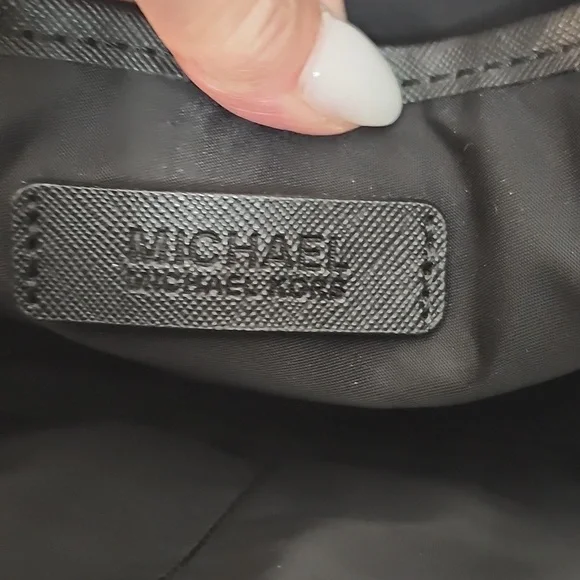 Michael Kors Jet Set Crossbody w/Free MK Wallet - Picture 11 of 15